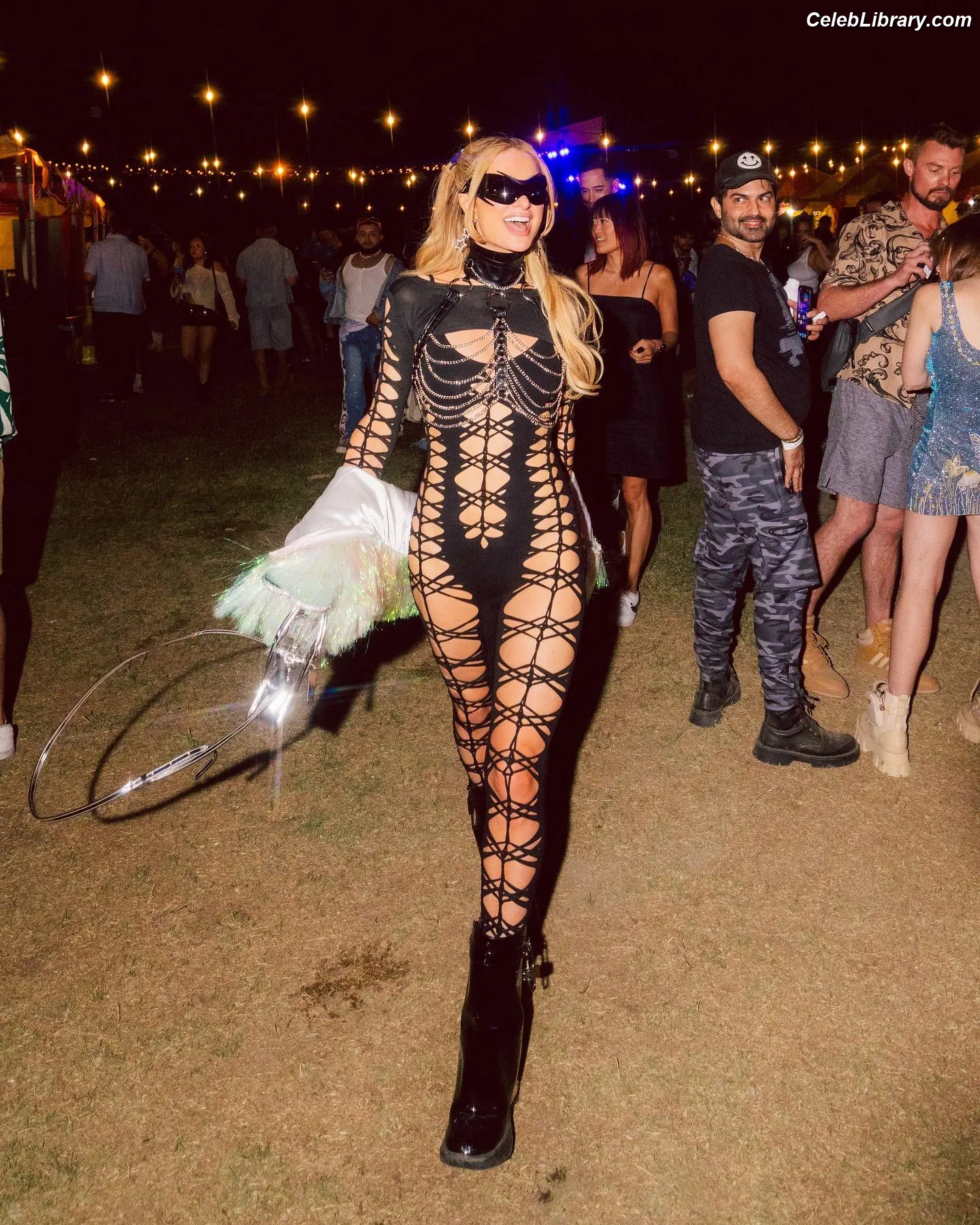 Paris Hilton photo 18 of 1049