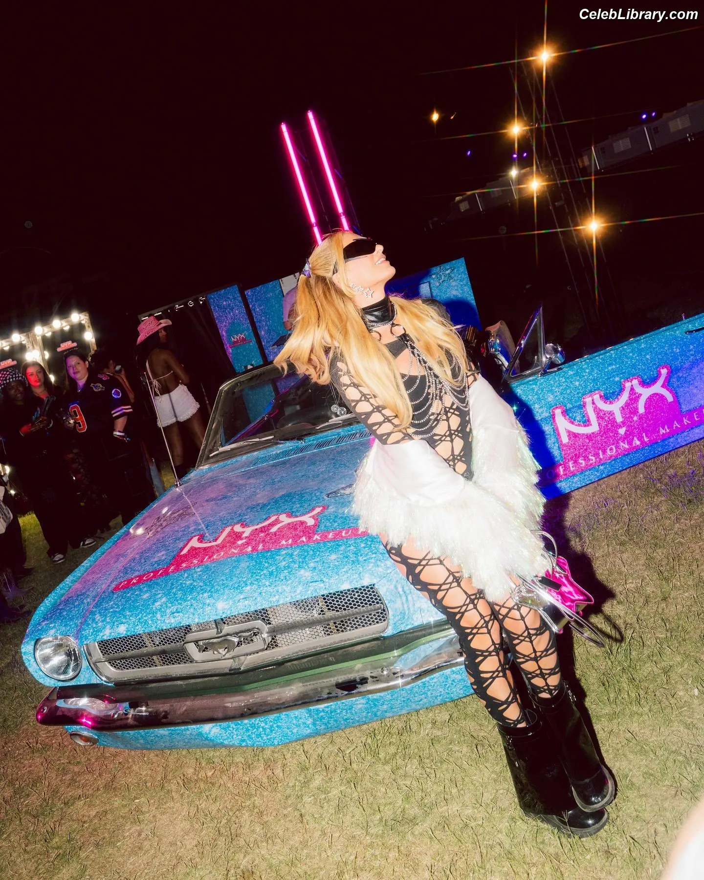 Paris Hilton photo 22 of 1049