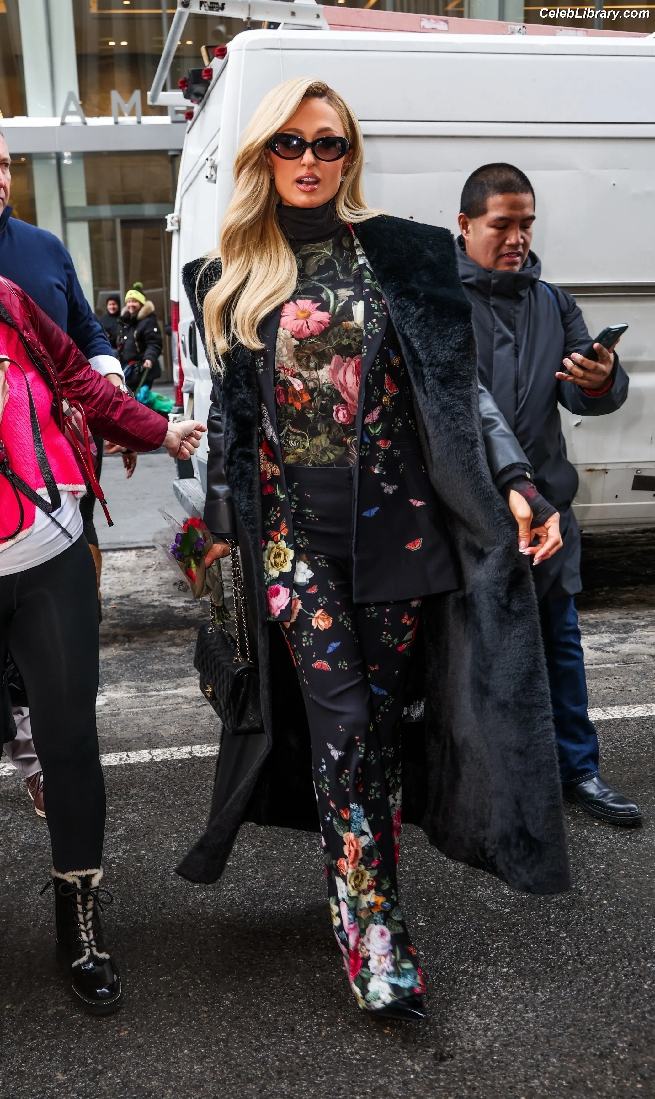 Paris Hilton photo 2 of 1049