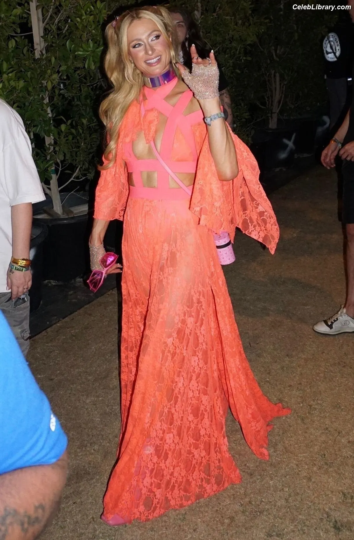 Paris Hilton photo 13 of 1049