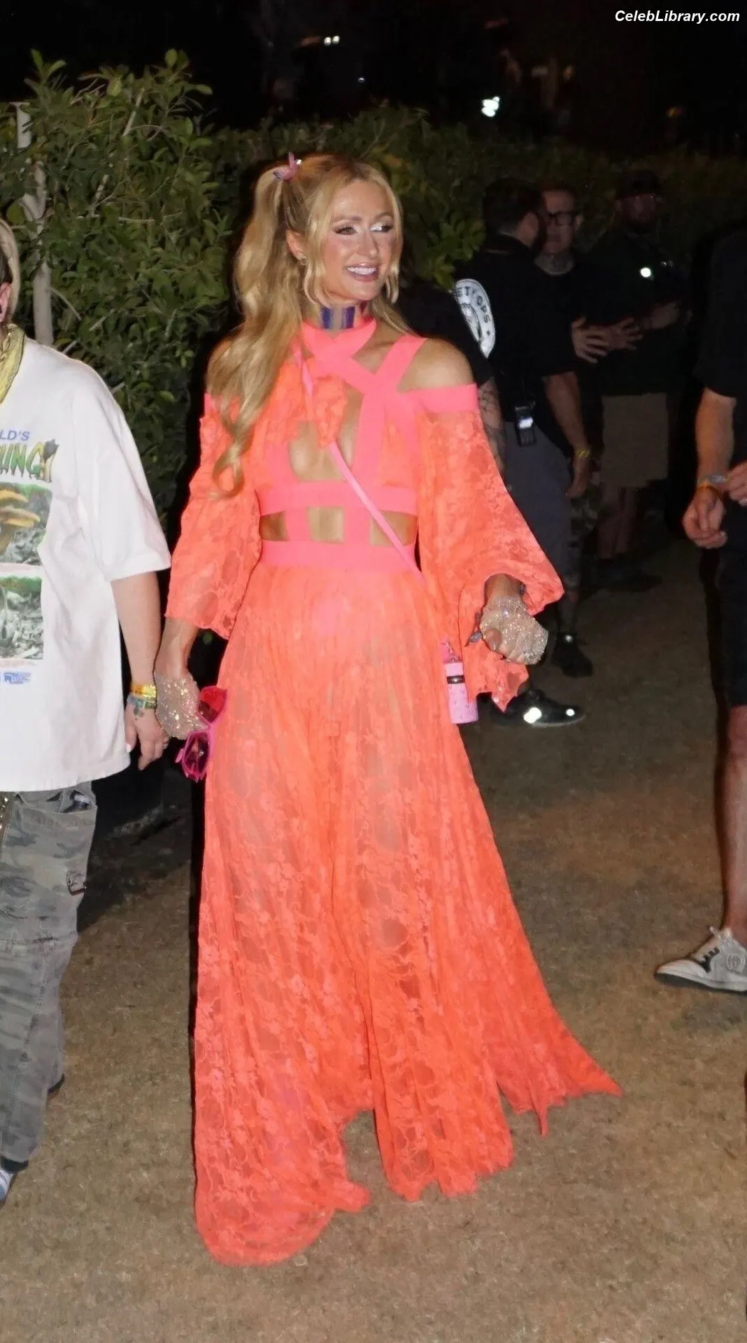 Paris Hilton photo 14 of 1049
