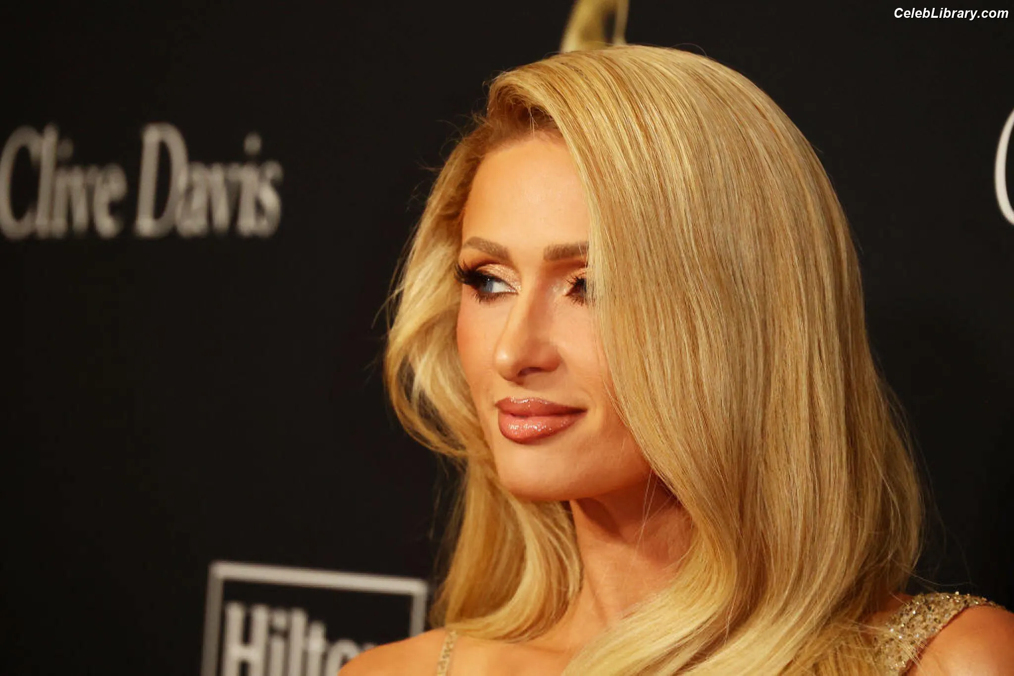 Paris Hilton photo 9 of 1049
