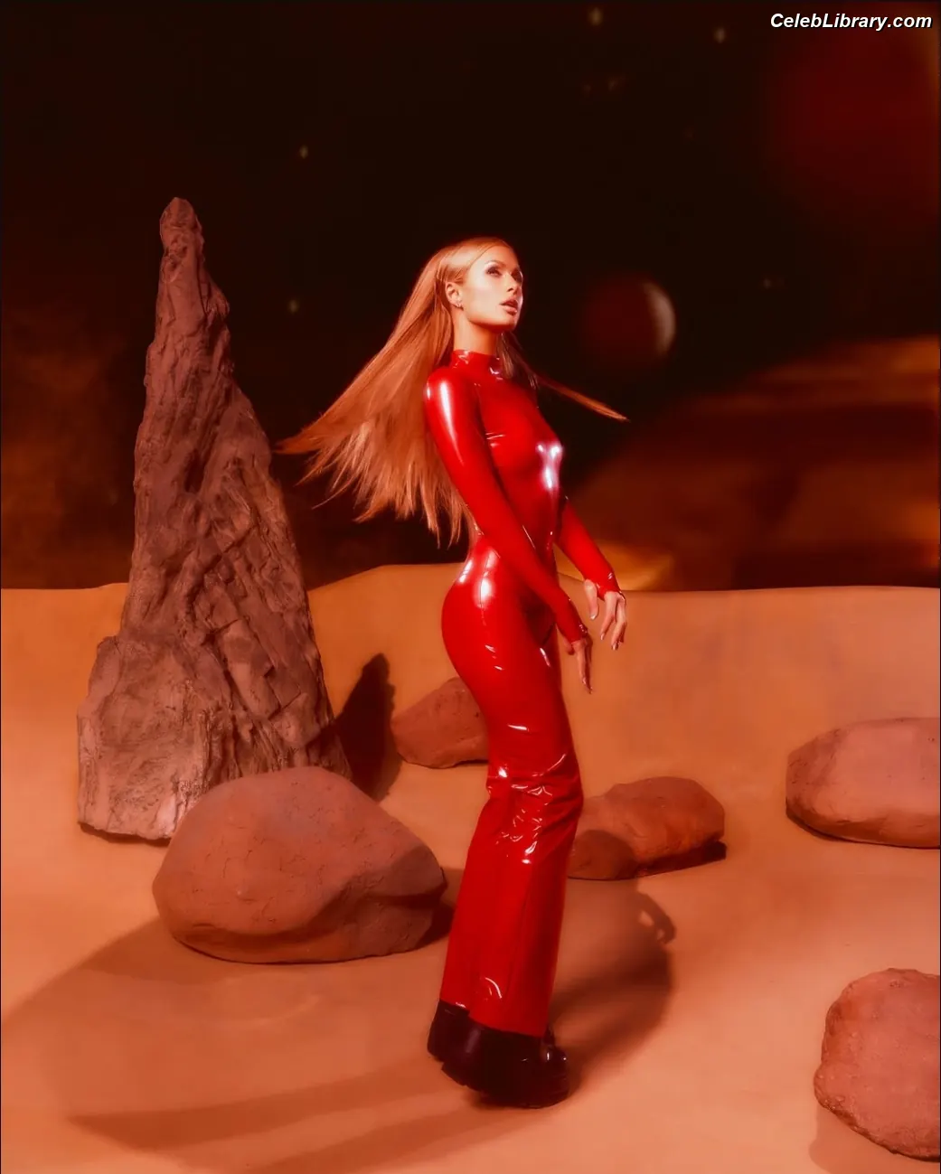 Paris Hilton photo 5 of 1049