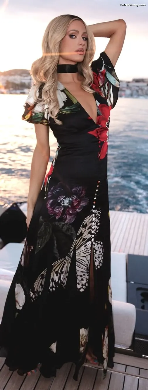 Paris Hilton photo 12 of 1049
