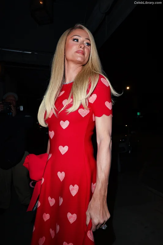 Paris Hilton photo 2 of 1045