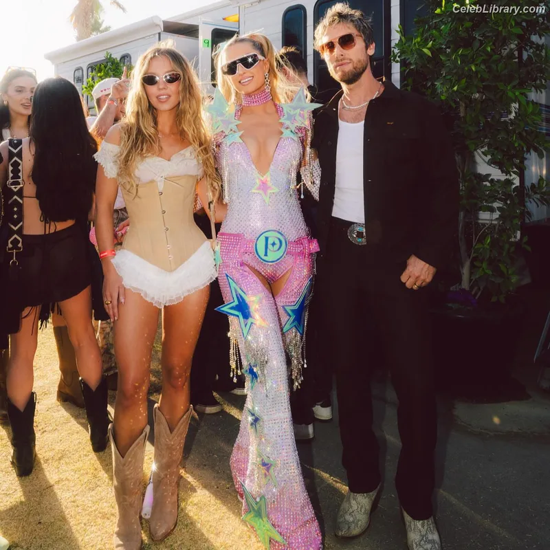 Paris Hilton photo 6 of 1045