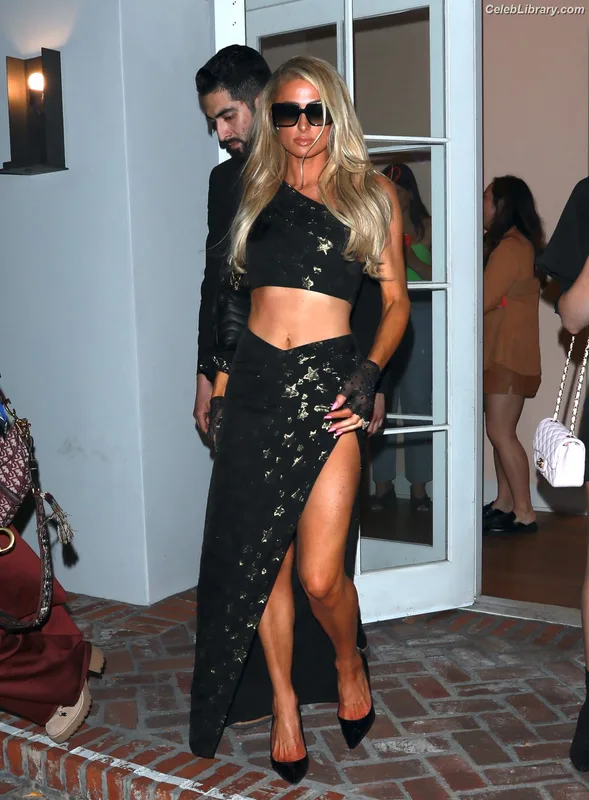 Paris Hilton photo 6 of 1045