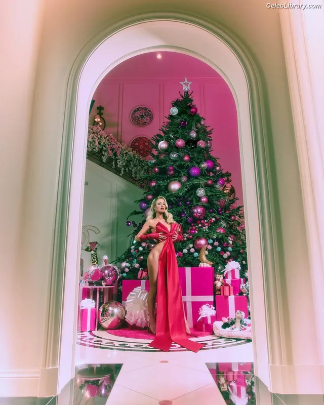 Paris Hilton photo 5 of 1045