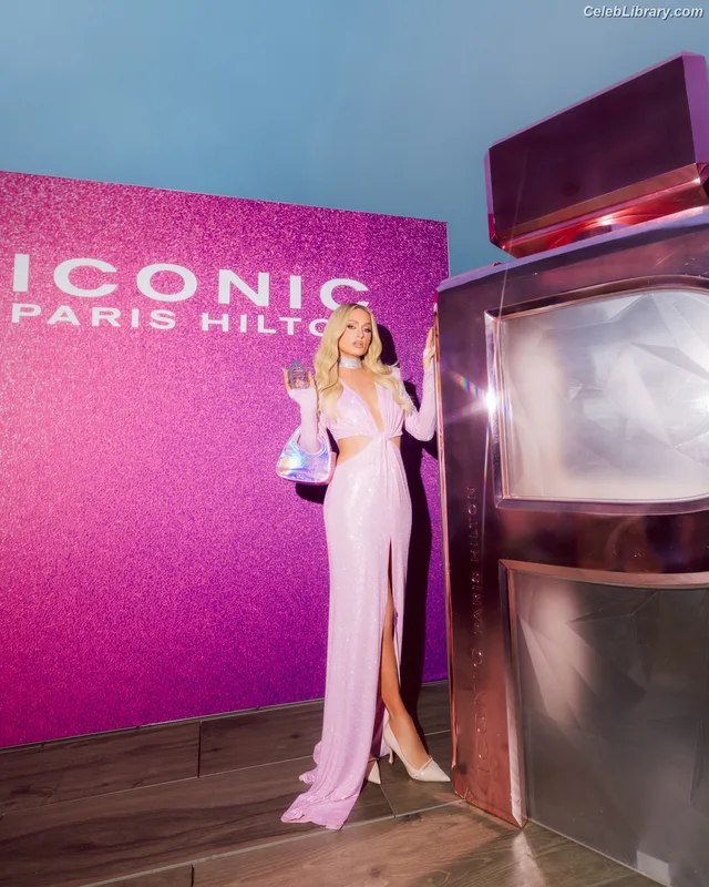 Paris Hilton photo 23 of 1045