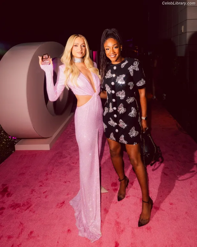 Paris Hilton photo 2 of 1045