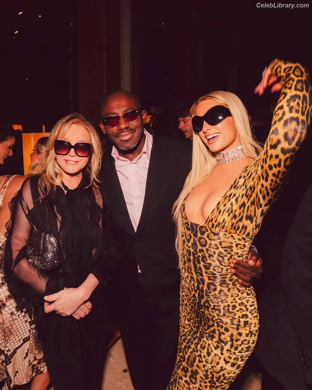 Paris Hilton photo 15 of 1045
