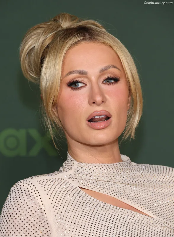 Paris Hilton photo 2 of 1045