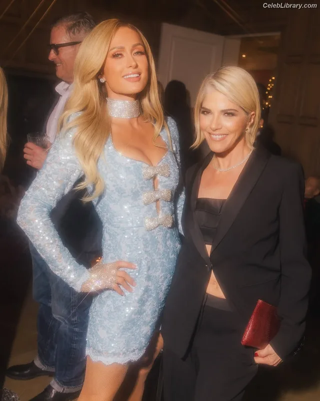 Paris Hilton photo 14 of 1045