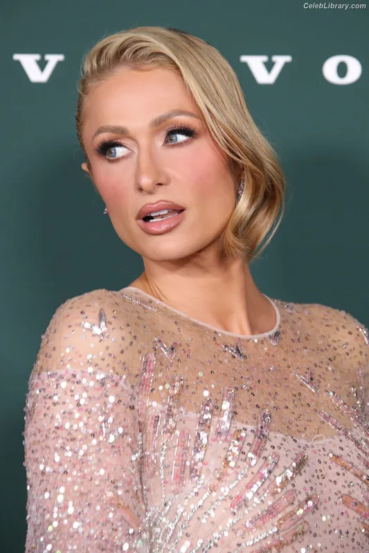 Paris Hilton photo 2 of 1045