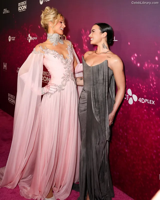 Paris Hilton photo 4 of 1045