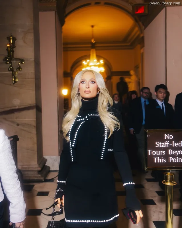 Paris Hilton photo 9 of 1045