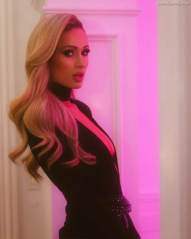 Paris Hilton photo 15 of 1045