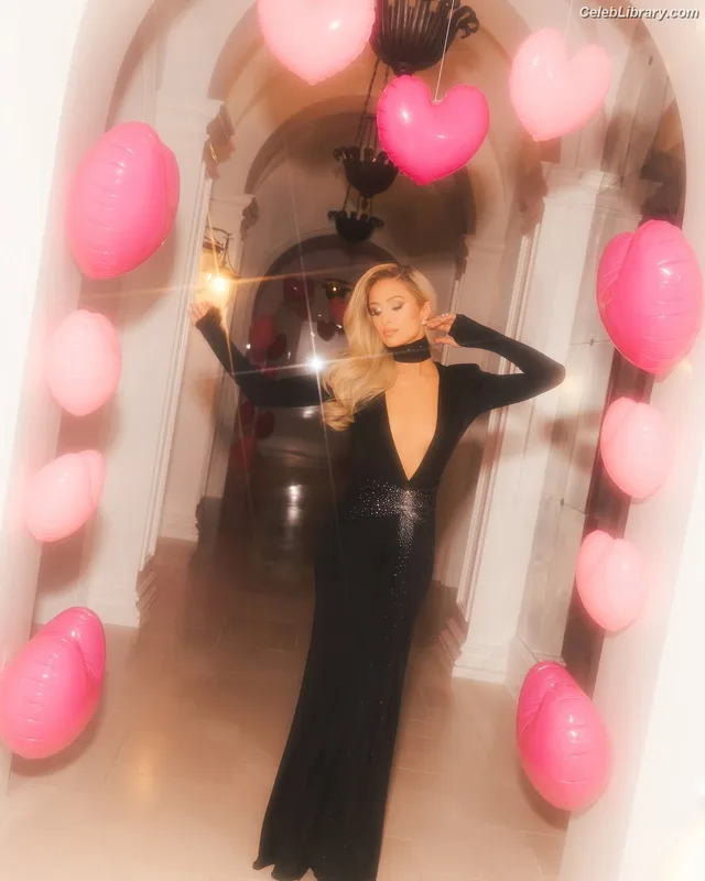 Paris Hilton photo 2 of 1045