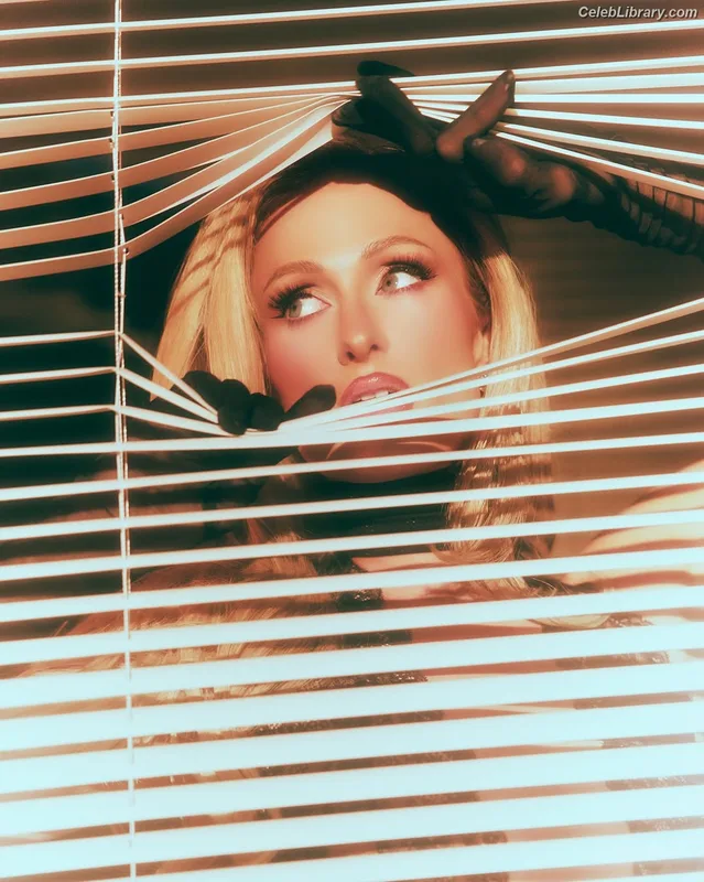 Paris Hilton photo 13 of 1045