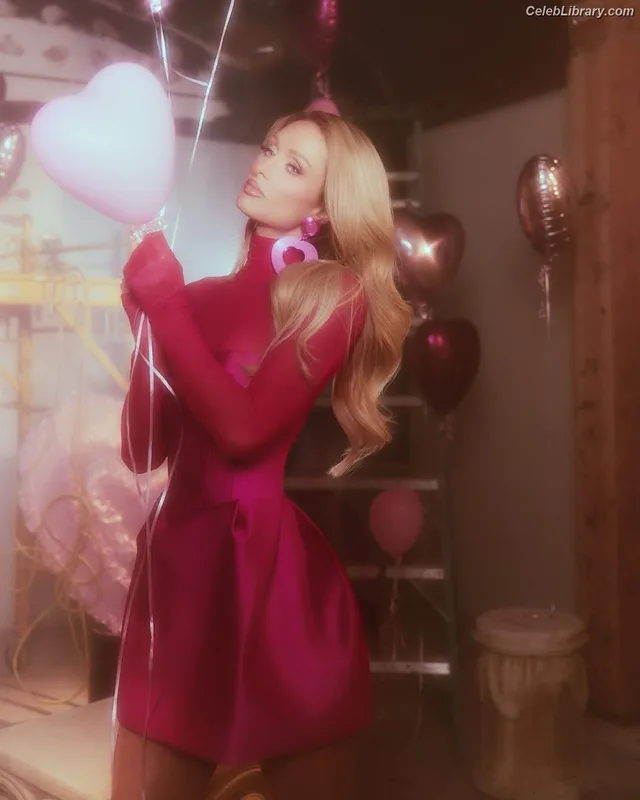 Paris Hilton photo 19 of 1045