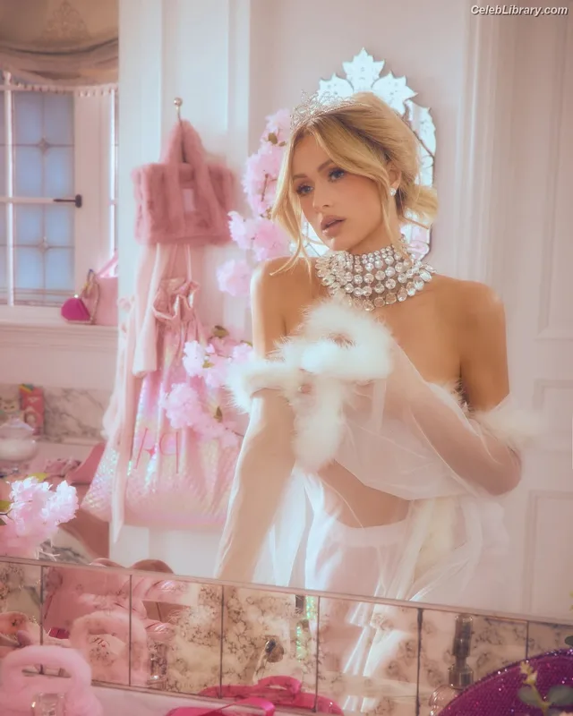 Paris Hilton photo 17 of 1045