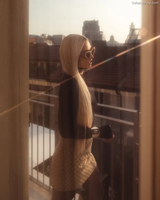 Paris Hilton photo 12 of 1045