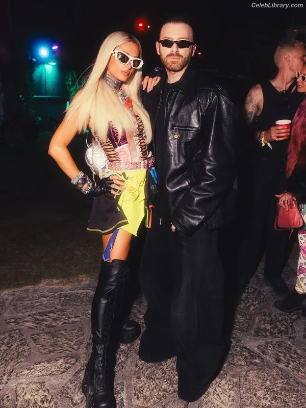 Paris Hilton photo 13 of 1045