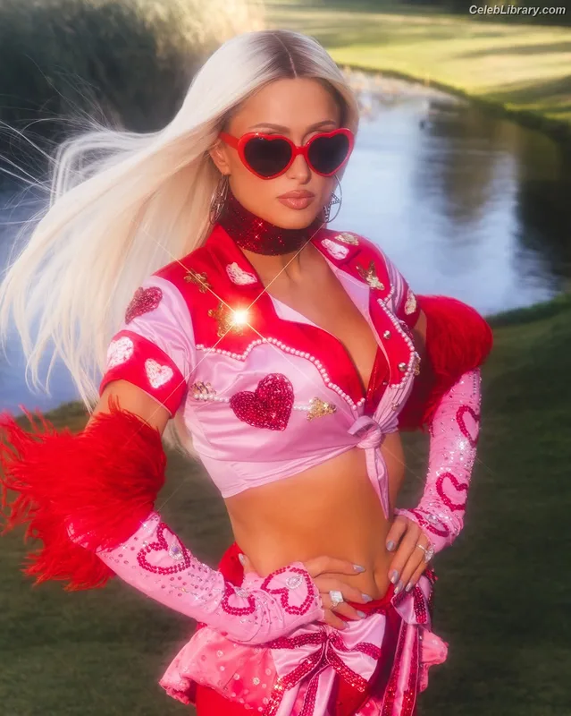 Paris Hilton photo 2 of 1045