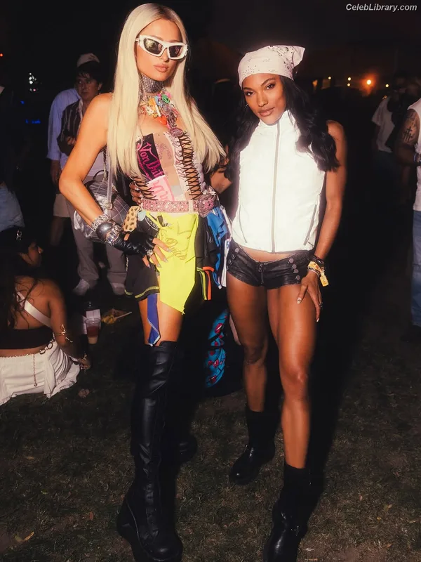 Paris Hilton photo 3 of 1045