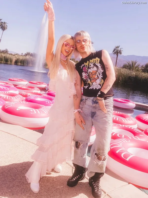 Paris Hilton photo 9 of 1045
