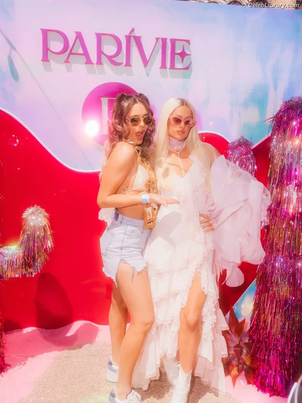 Paris Hilton photo 15 of 1045