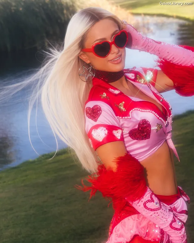 Paris Hilton photo 18 of 1045