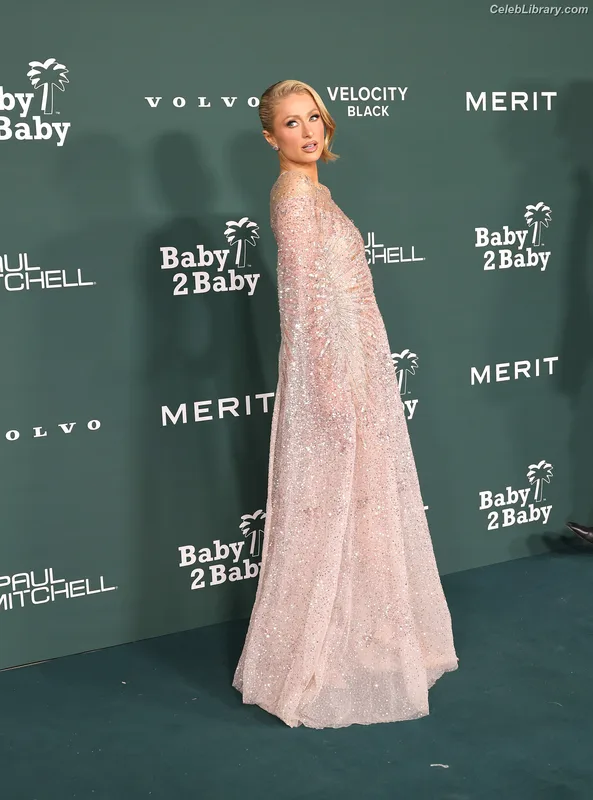 Paris Hilton photo 10 of 1045