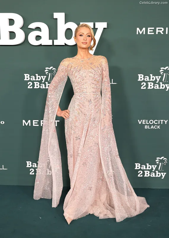 Paris Hilton photo 11 of 1045