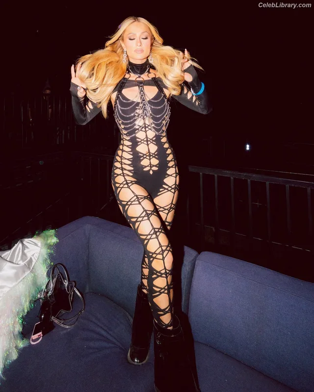 Paris Hilton photo 23 of 1045
