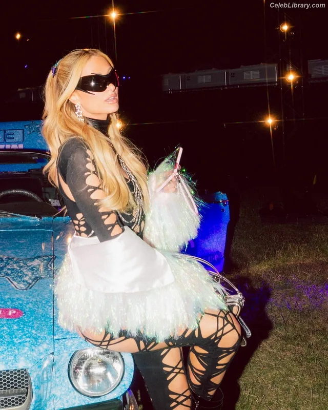 Paris Hilton photo 5 of 1045