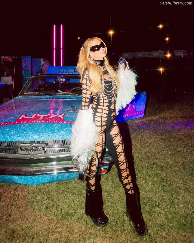 Paris Hilton photo 8 of 1045
