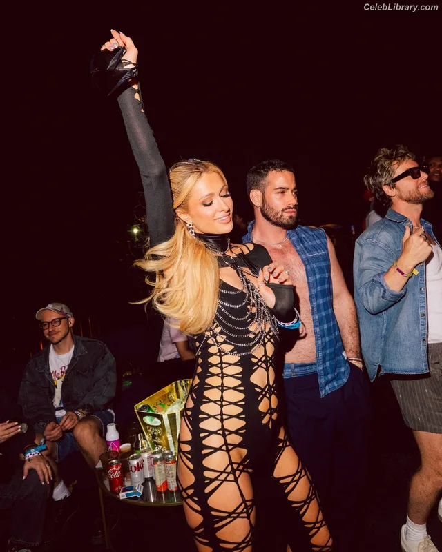 Paris Hilton photo 9 of 1045