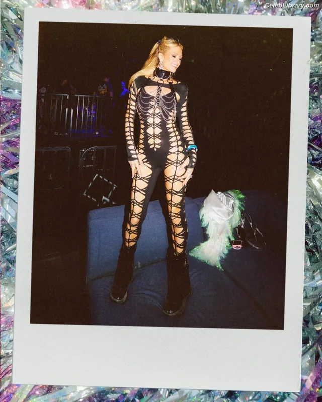 Paris Hilton photo 11 of 1045