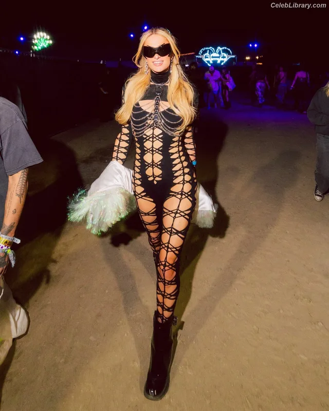 Paris Hilton photo 15 of 1045