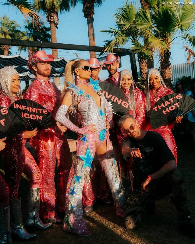 Paris Hilton photo 24 of 1045