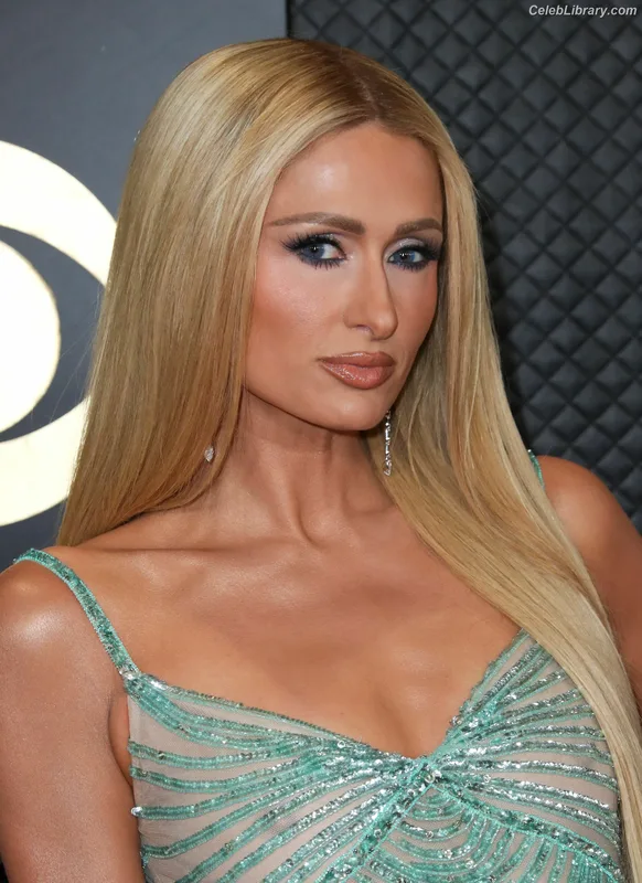 Paris Hilton photo 13 of 1045