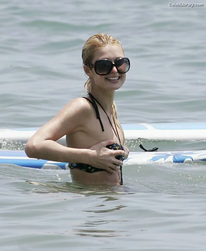 Paris Hilton photo 3 of 1045
