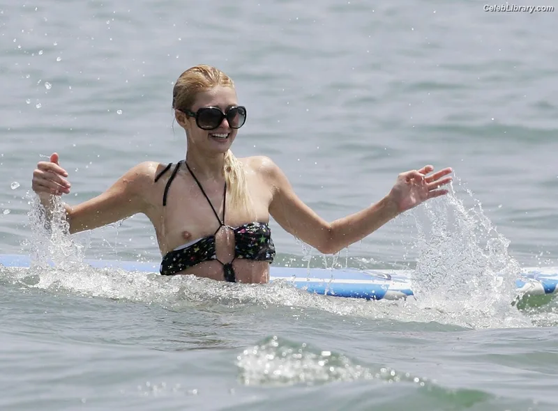Paris Hilton photo 10 of 1045