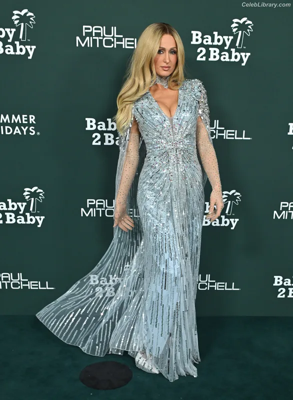 Paris Hilton photo 23 of 1045