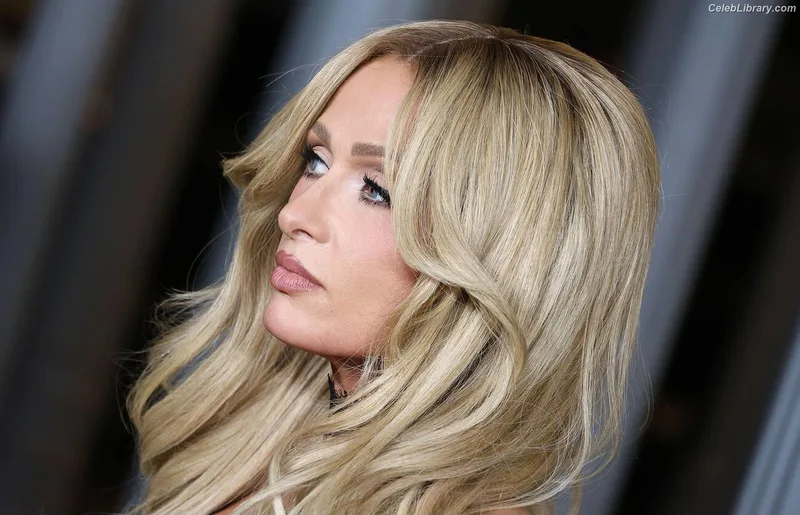 Paris Hilton photo 7 of 1045
