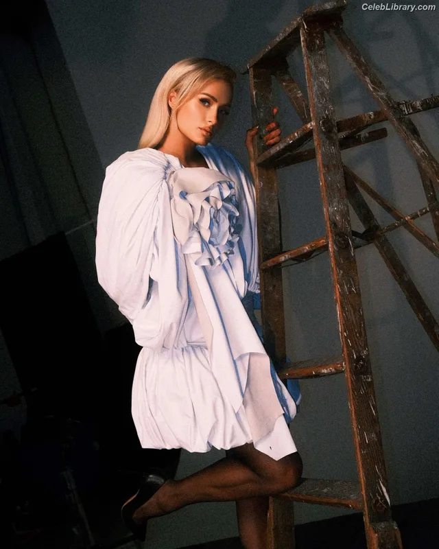 Paris Hilton photo 15 of 1045