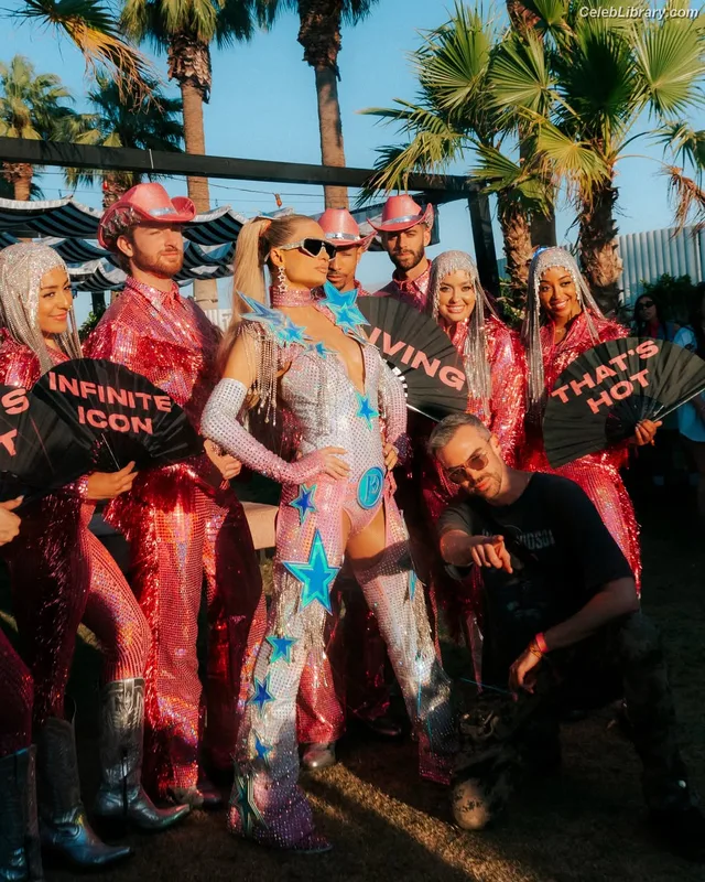 Paris Hilton photo 17 of 1045