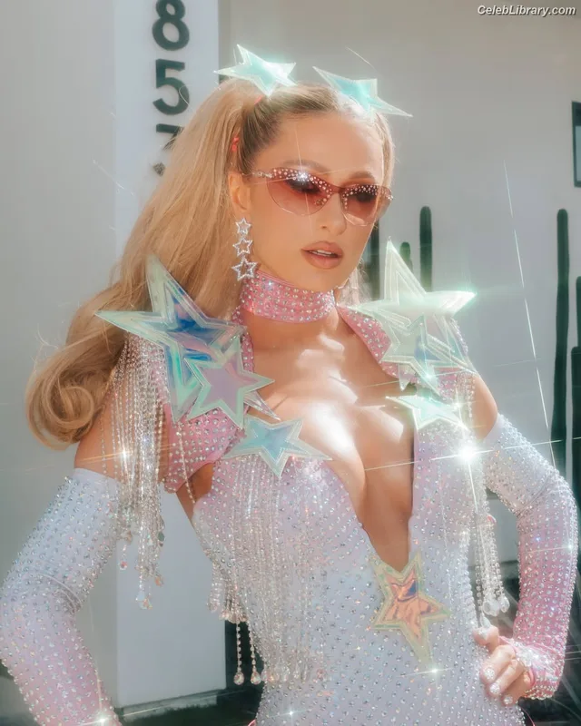 Paris Hilton photo 21 of 1045