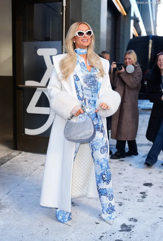 Paris Hilton photo 11 of 1045